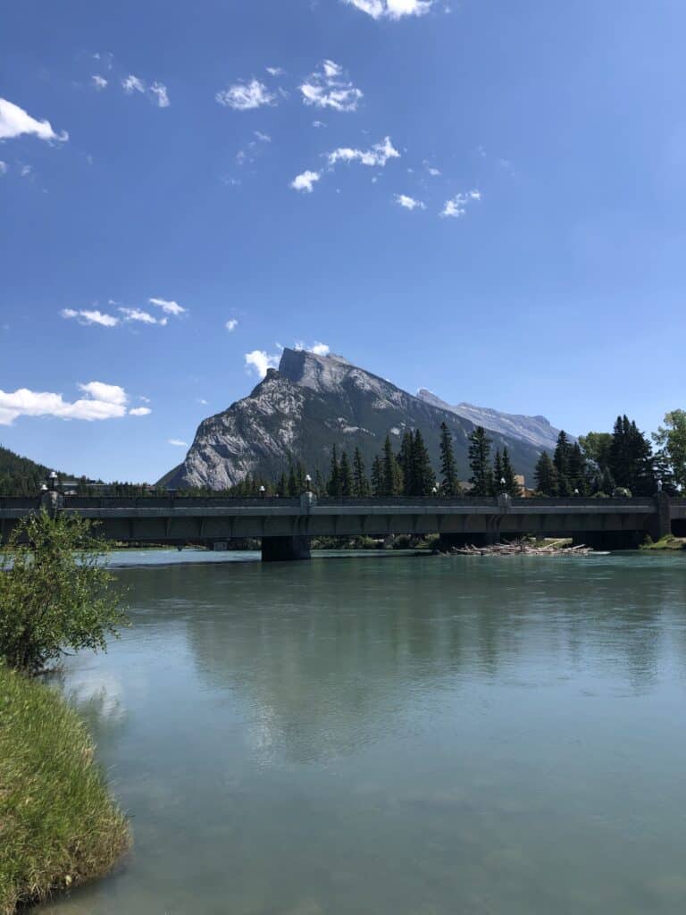 “Western Canada in the Summer: Nature, Adventure, and Relaxation”